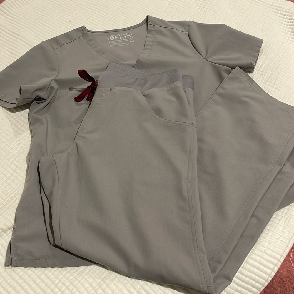 🐘Slate grey Figs Scrubs Medium🐘